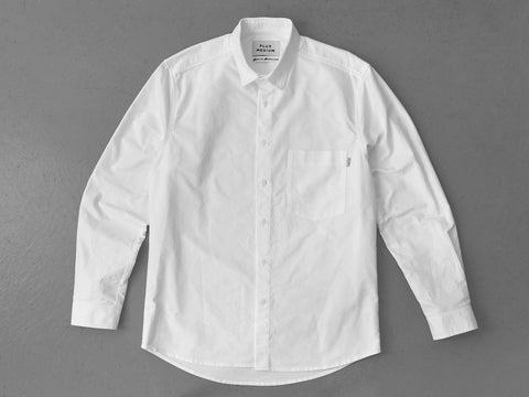 THE OXFORD. RELAXED SHIRT. WHITE